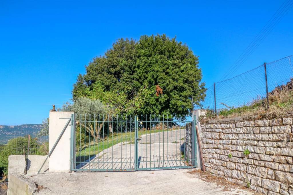 Breathtaking Lake View Cottage With A Fireplace Next To Ioannina City! エクステリア 写真